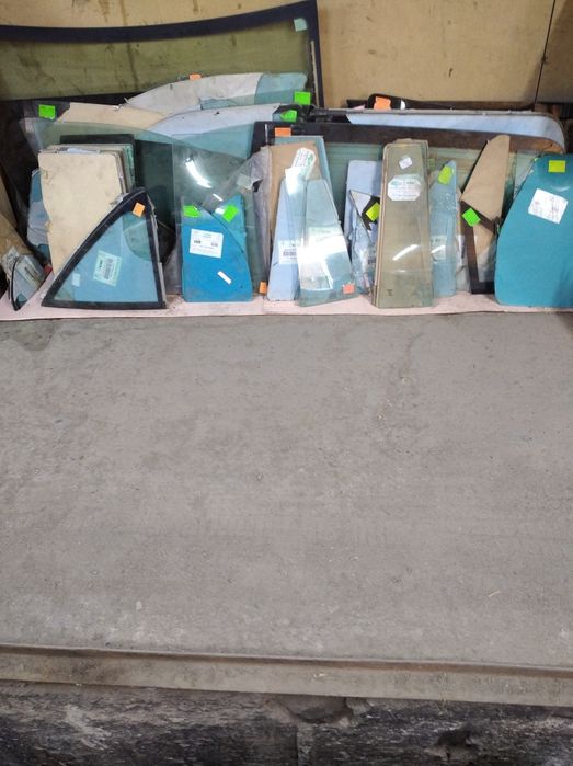 Форточки,отпускные стекла ,лобовые