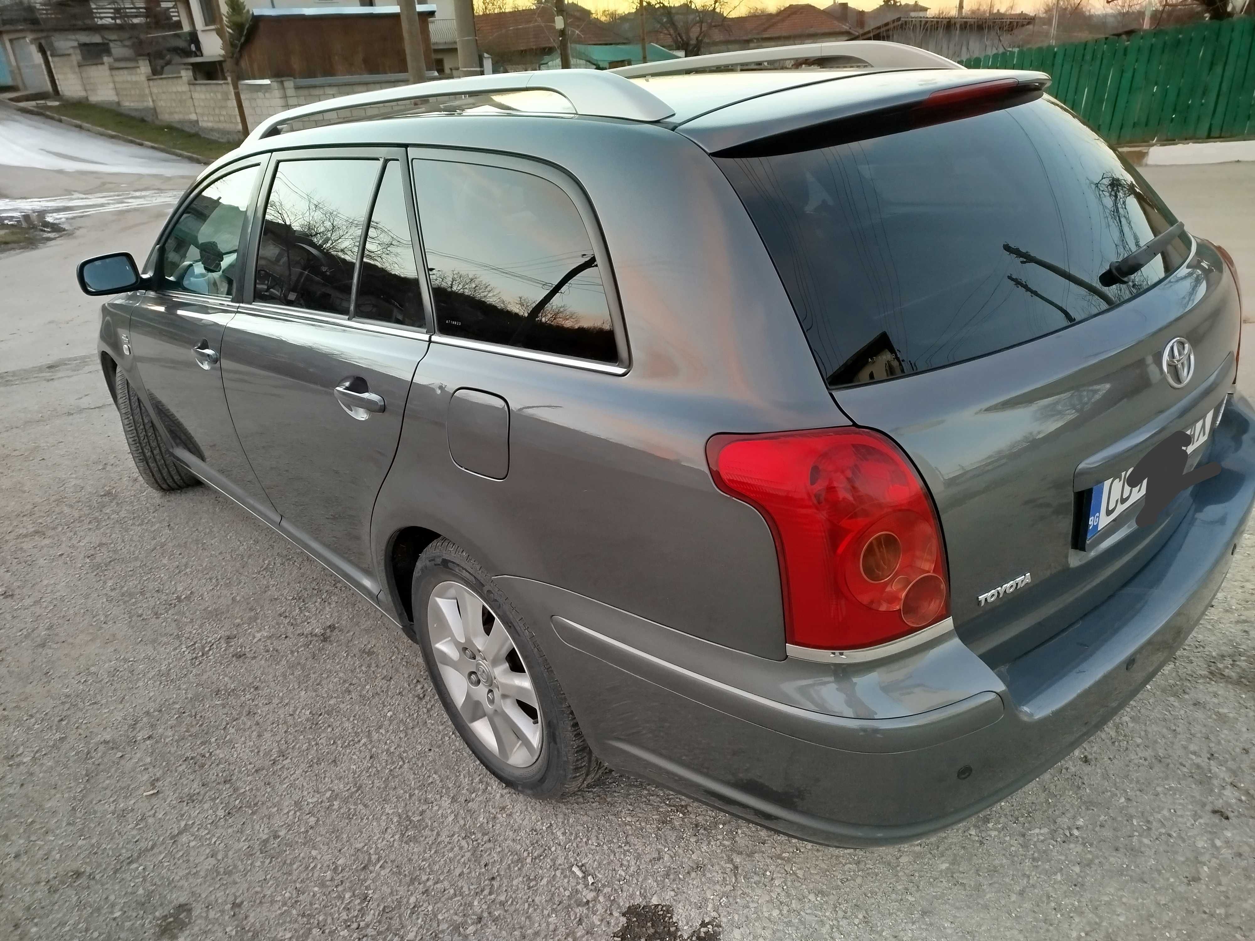 Продава сеТойота авенсис.