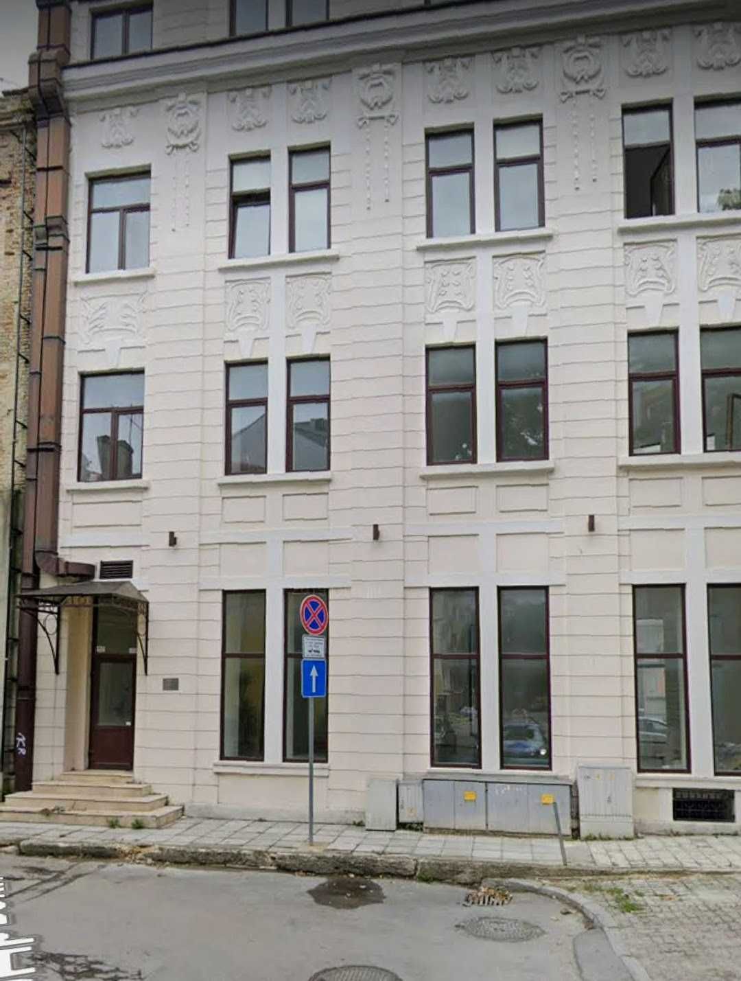 Давам под наем търговско помещение 220 кв.м