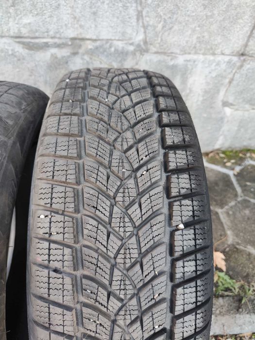 215/60R17 GoodYear UltaGrip Performance SUV - 2 бр зимни гуми