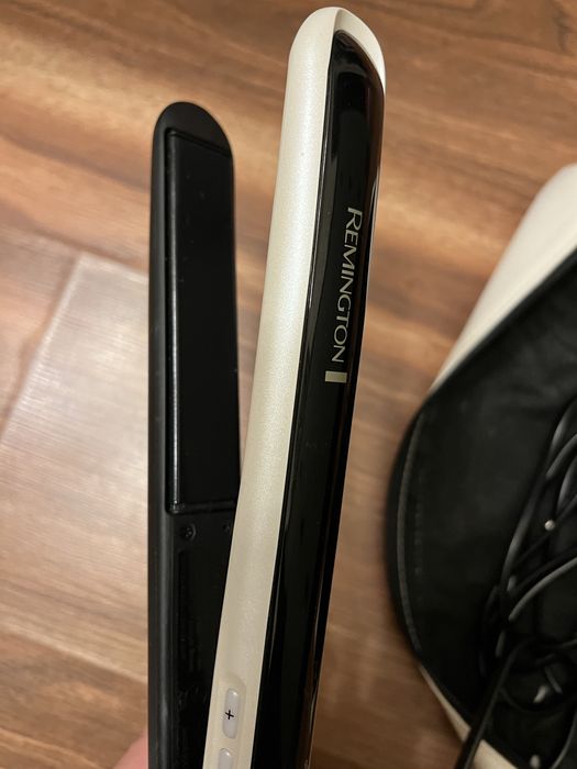 Placa de indreptat parul Remington, model S9500