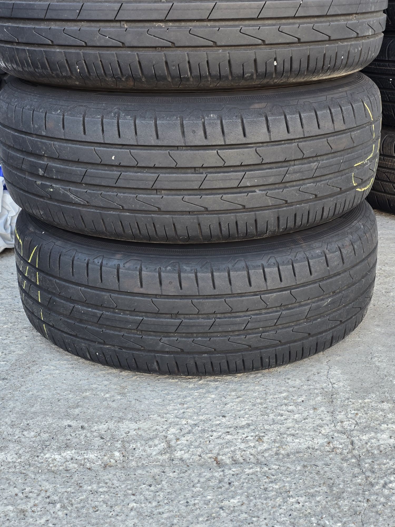 4 Броя 205/60/16 Hankook 2x6,8mm 2x5,8mm