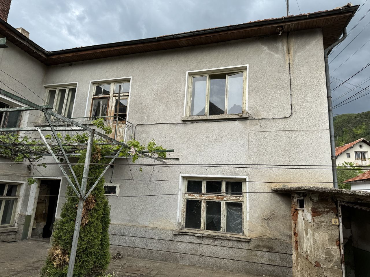 Продава се Къща в Казанлък - 180 кв.м за 338 €/кв.м - Снимка #3
