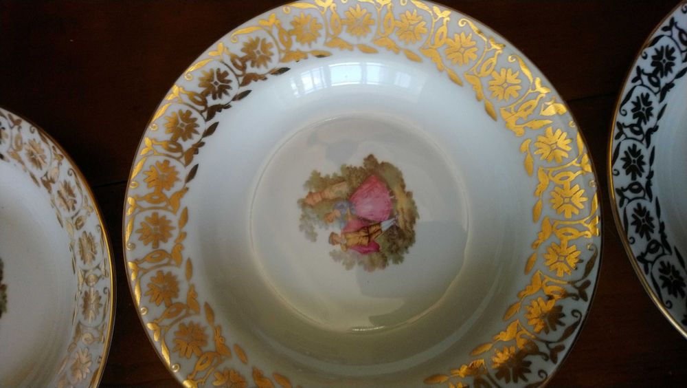 Рисувани порцеланови чинии