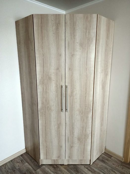 Шкаф угловой двухдверный