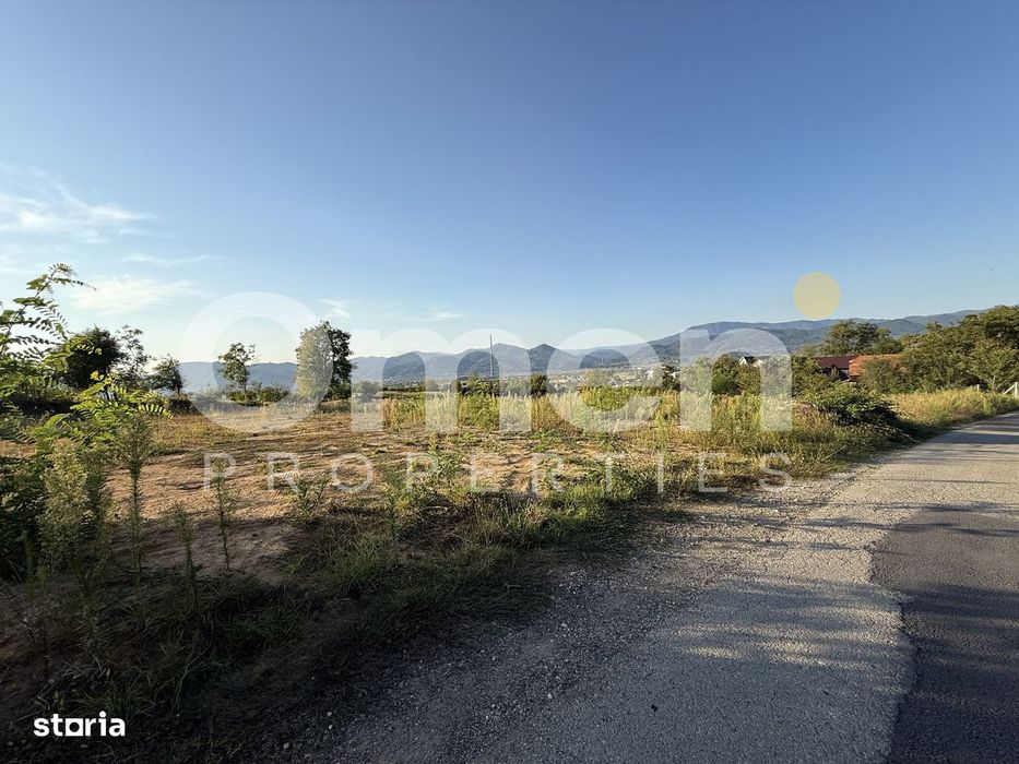 Teren intravilan de vânzare în Groși 713 mp, central