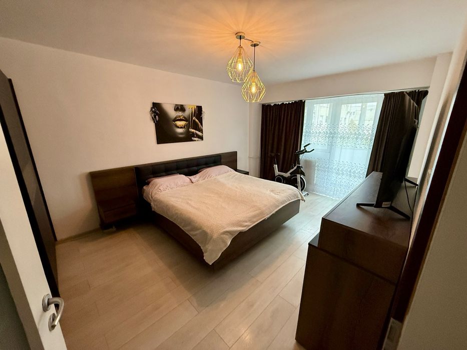 Vand apartament cu 3 camere, 80 mp utili, cu parcare