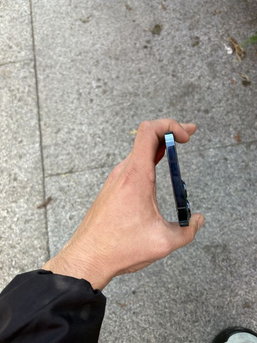 Vand iphone 12 pro max mai multe intrebari la nr de telegon