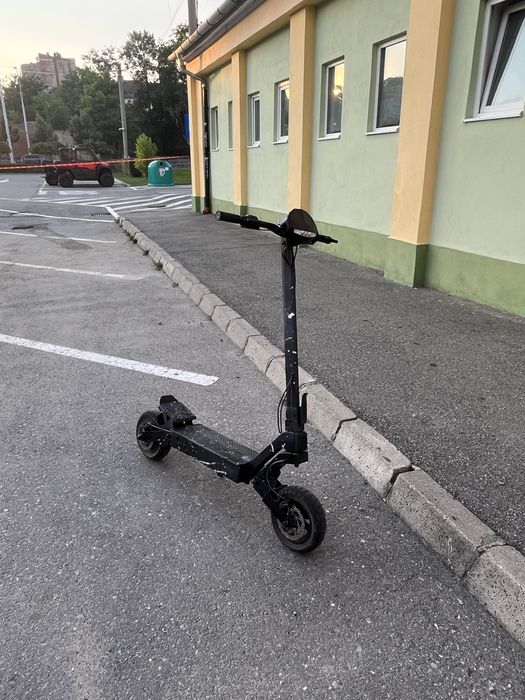 Trototineta kukirin g2 2024. Foarte buna nu are nici un defect .