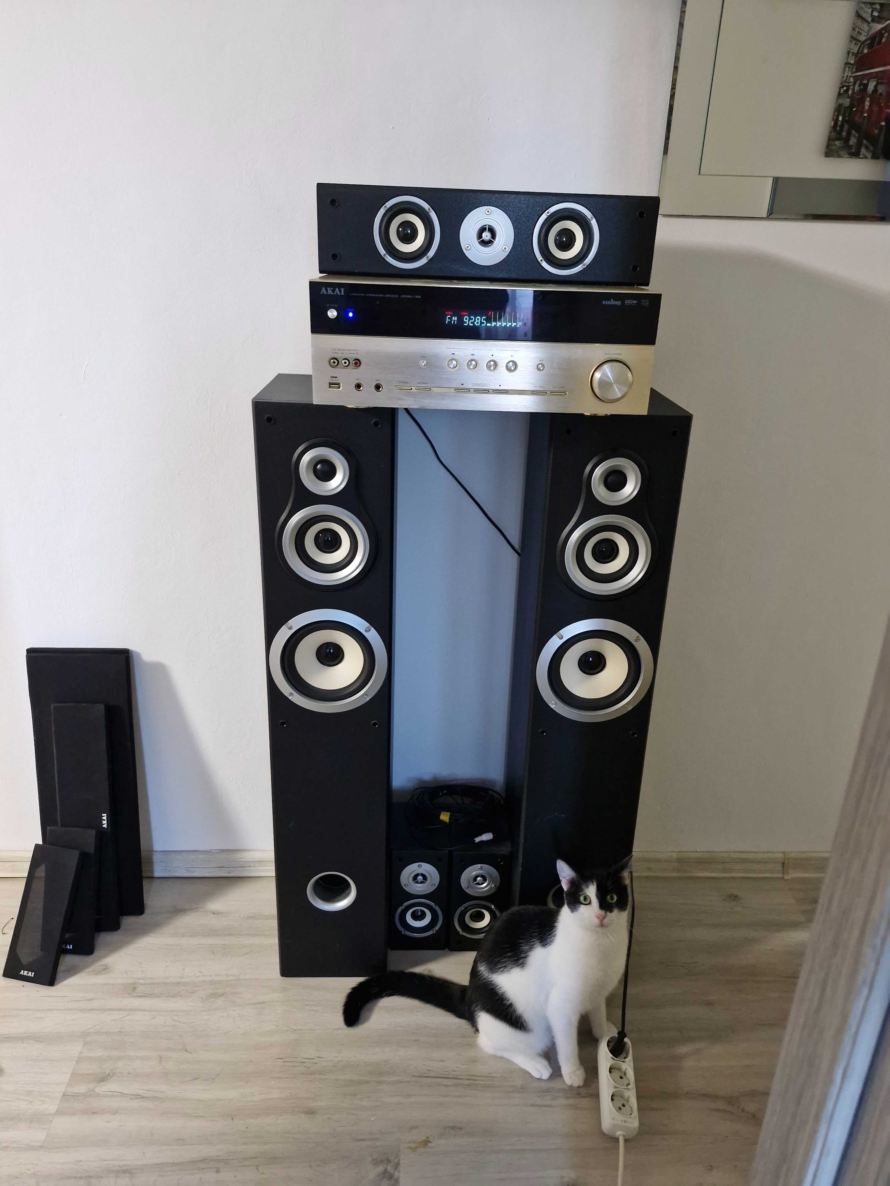 Sistem karaoke Akai 5.1. 700 lei
