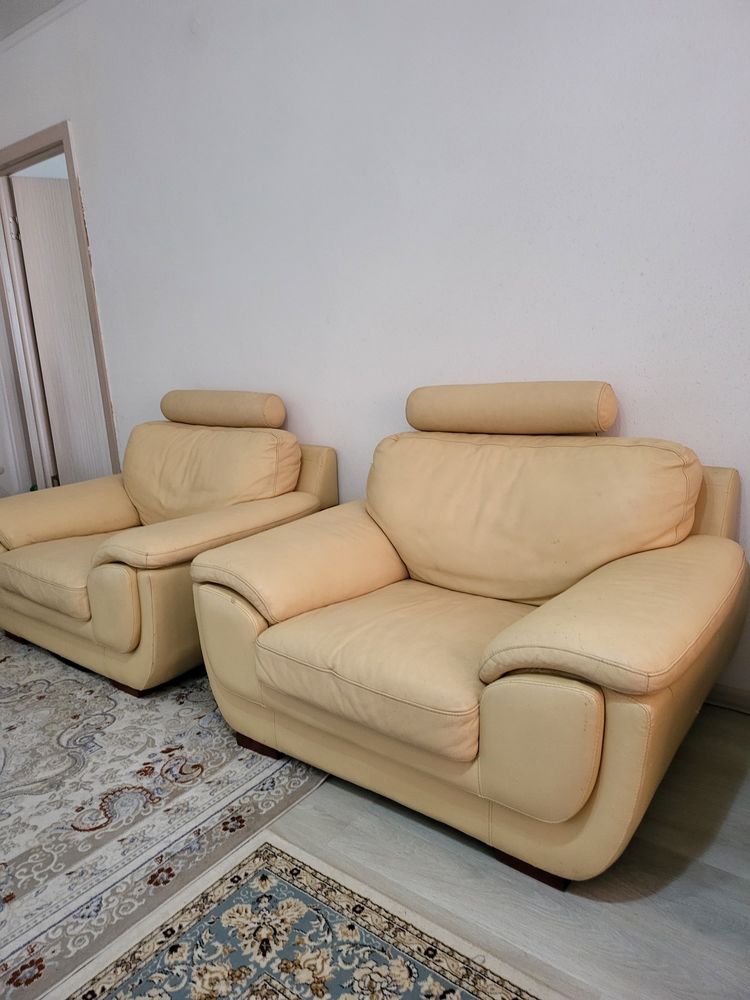 Продаю диван и 2 кресла