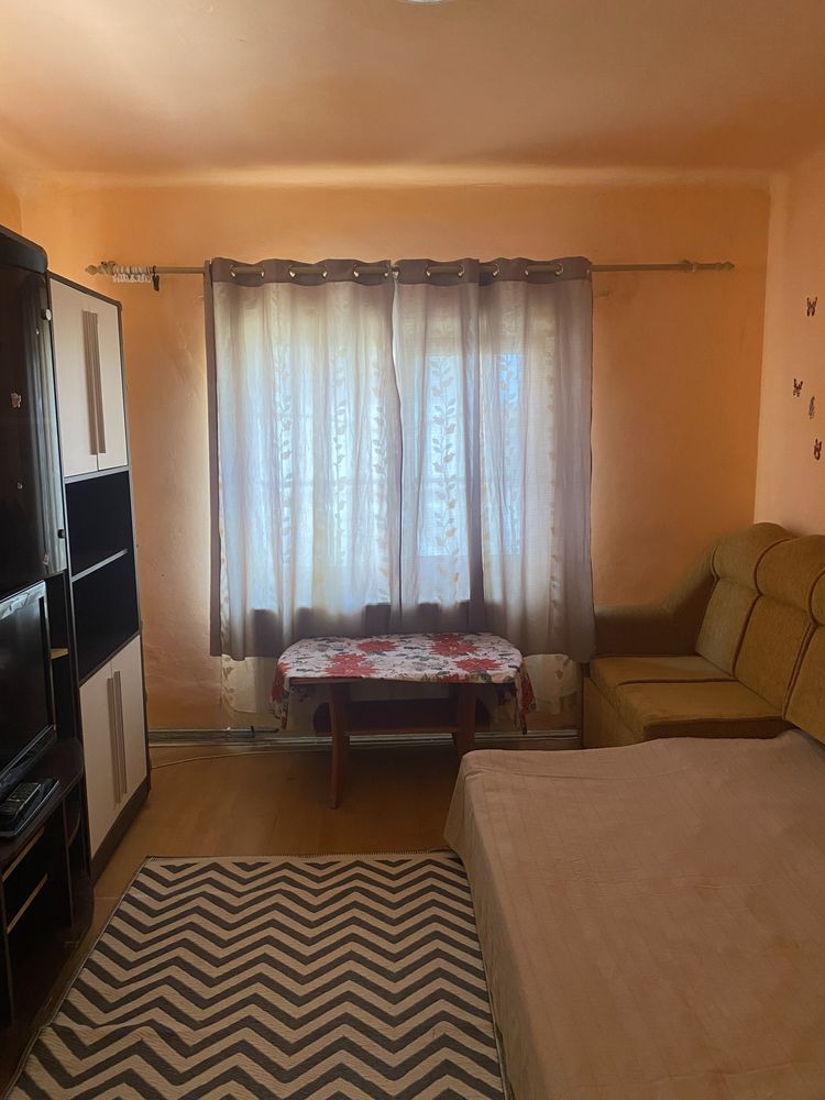 Inchiriez corp de casa in Codlea