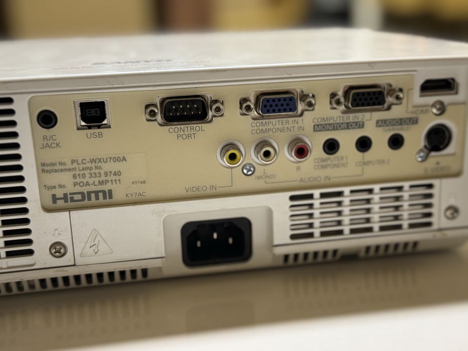 Проектор SANYO PLC