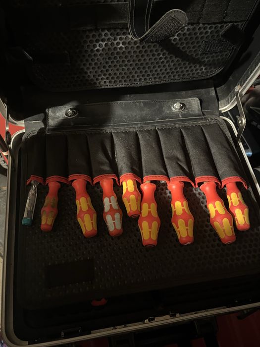 куфар с инструменти