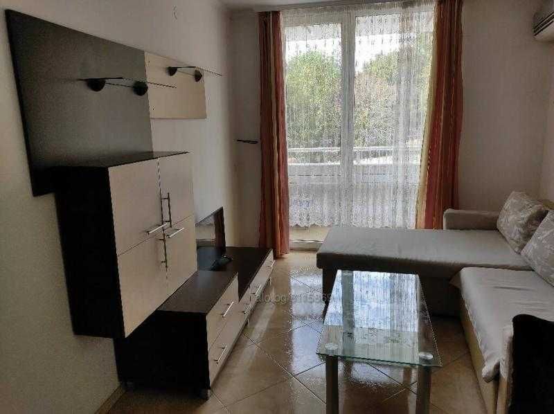 Двустаен обзаведен апартамент близо до Мол Галерия