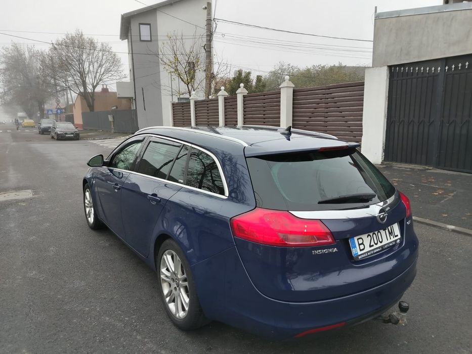 Vând opel insignia an 2012