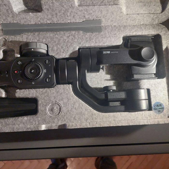 Vand Stabilizator Gimbal Zhiyun Smooth 4, ca nou