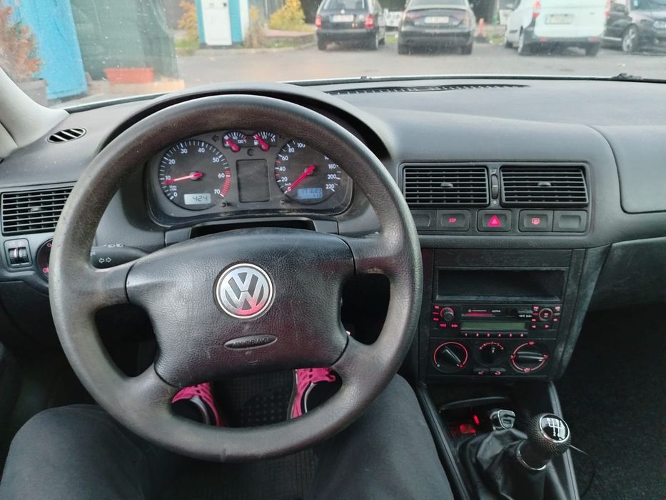 Vând vw golf 4 an 2004 motor 1,4 benzina