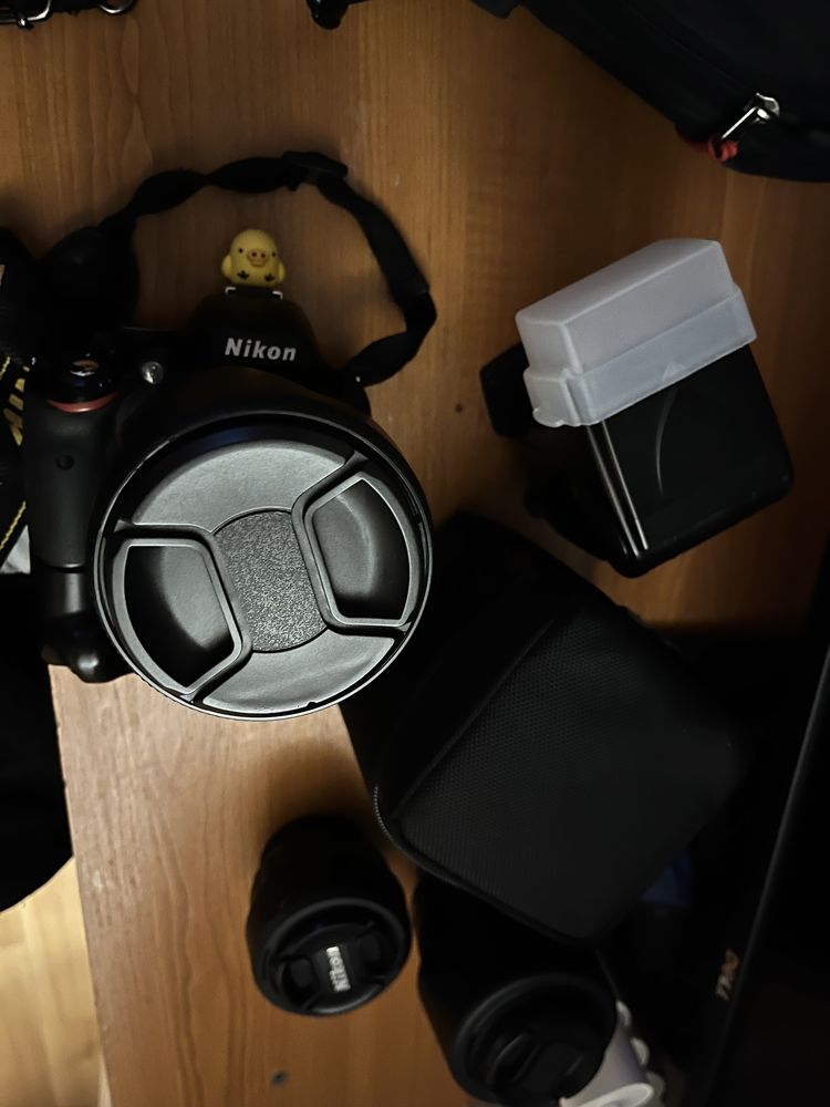 Nikon D5100 + 4 obiective și accesorii