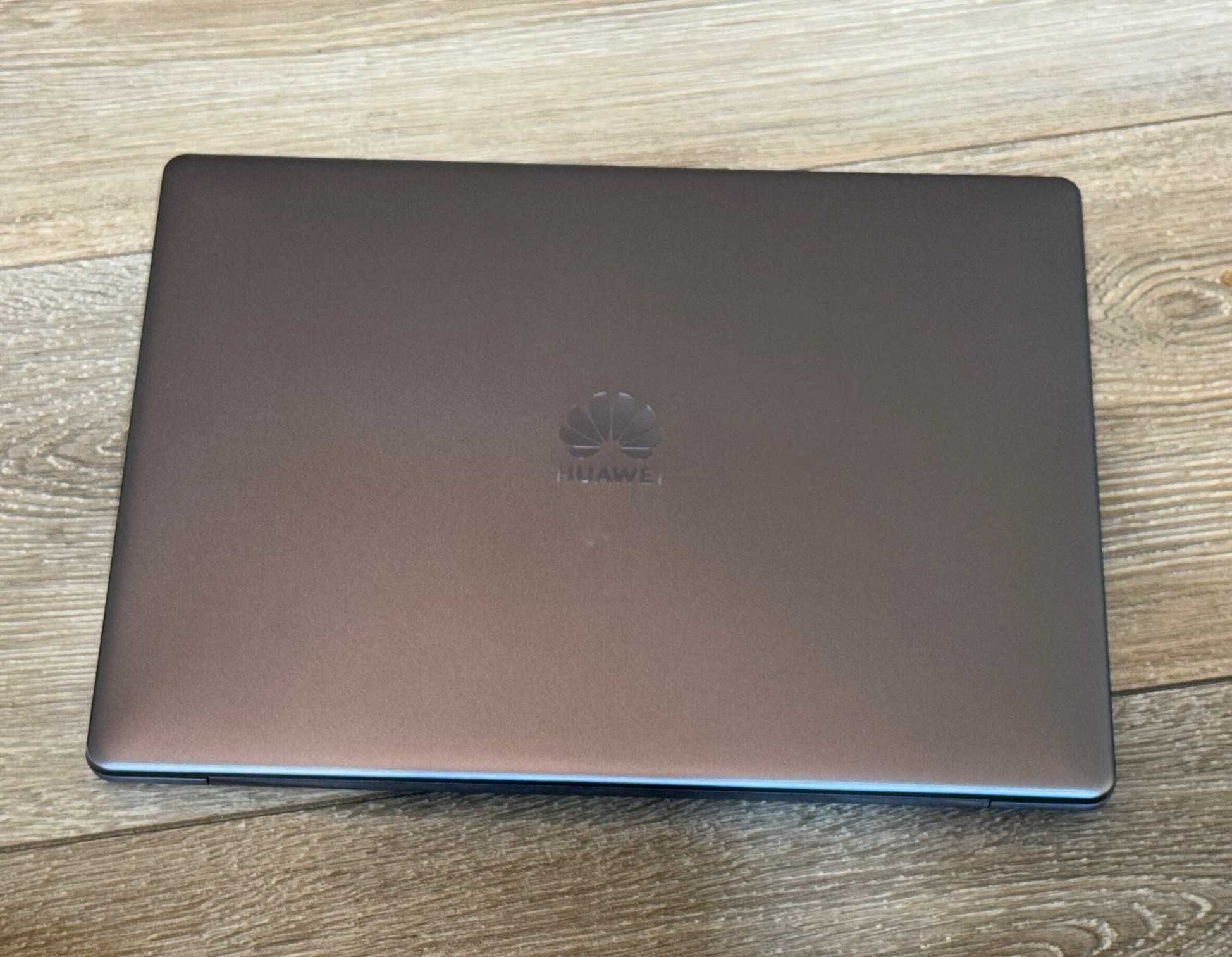 huawei matebook 13 I5/8RAM/256SSD/QHD Display