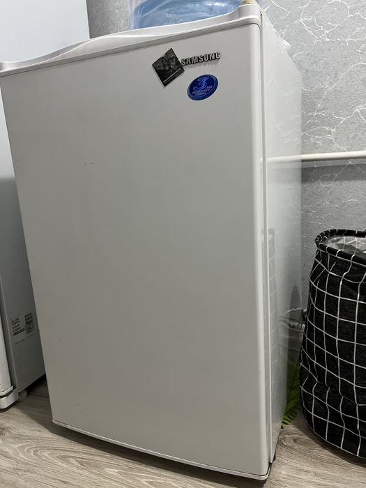 Продам маленький холодильник