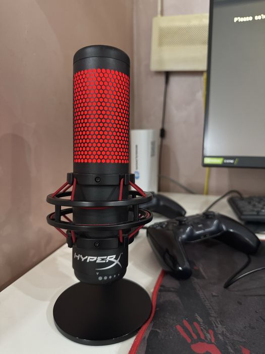 Микрофон HyperX красный