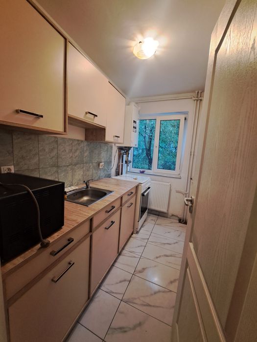 Închiriez apartament cu 3 camere