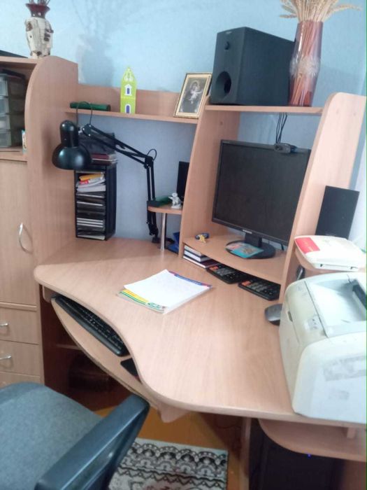 Продам компьютерный стол