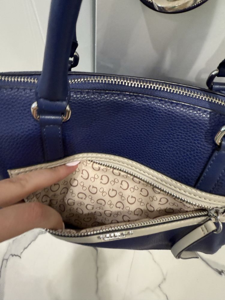 Дамска чанта Guess