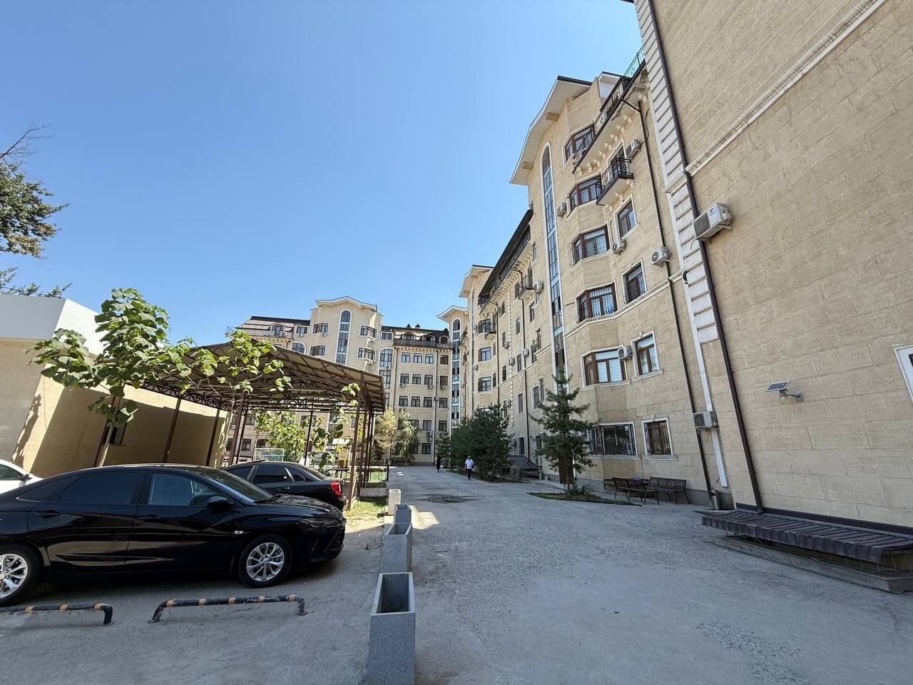 Продается 4 комнатная квартира в новостройке, ул Абдуллы Кахара