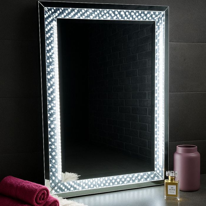 Луксозно LED огледало с кристали
Размер: 80x120 см;
Основен