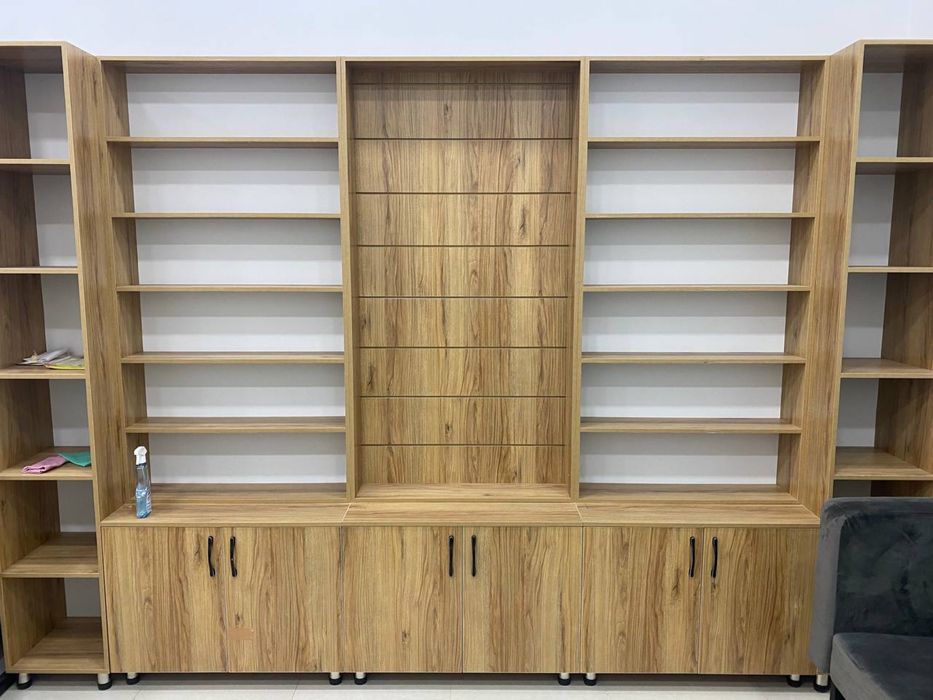 Yangi mebel sotiladi holati zor. boyiga 2.6 m eniga 3.5