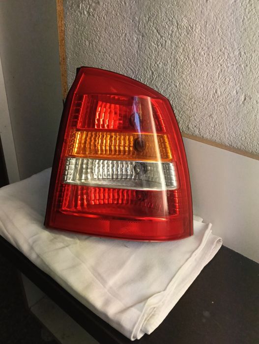 Заден десен стоп за opel astra , чисто нов,не употребяван  реална  цен