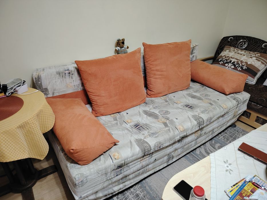 Разтегателен диван