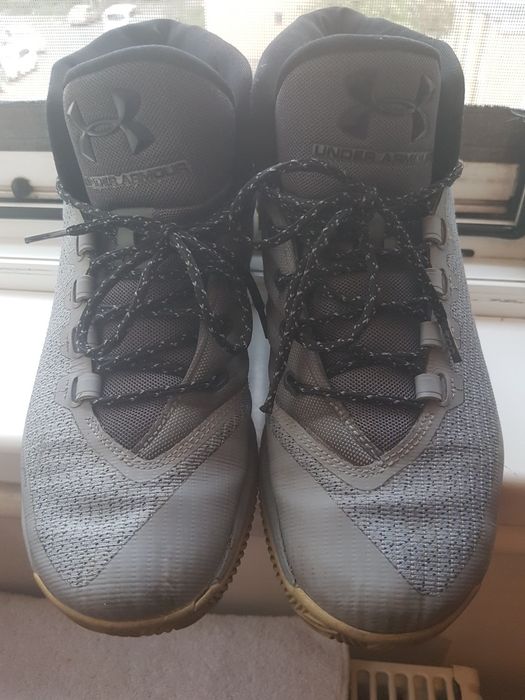 Under armour înalți pentru baschet