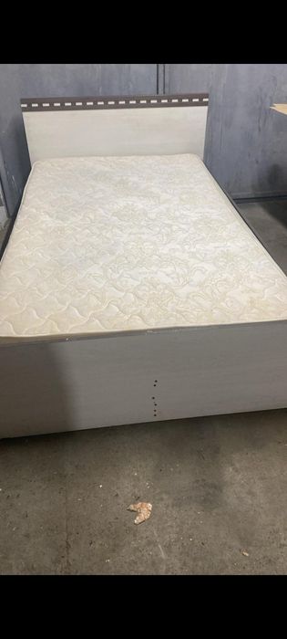 Кровать, в хорошем состоянии