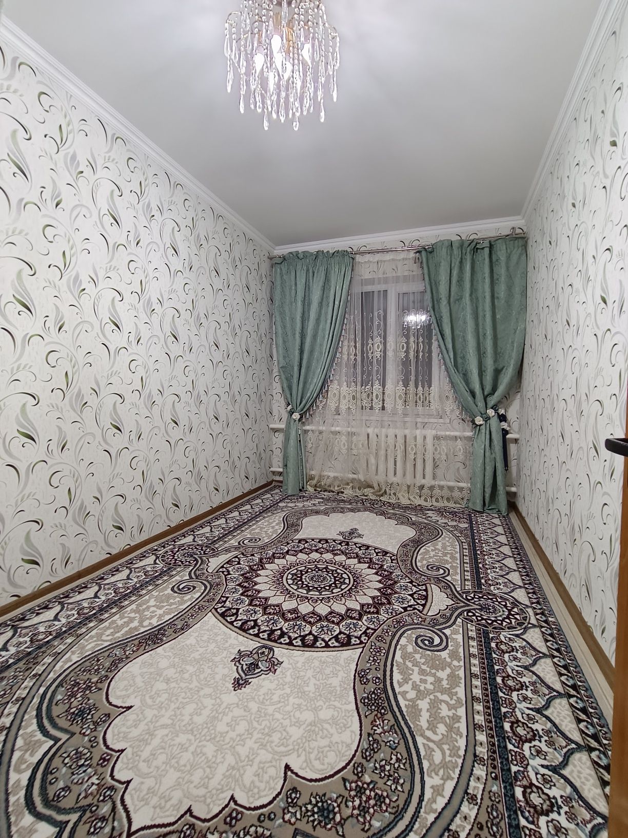 Qarshi shahri Neftchilar mah 4 xonalik uy sotiladi