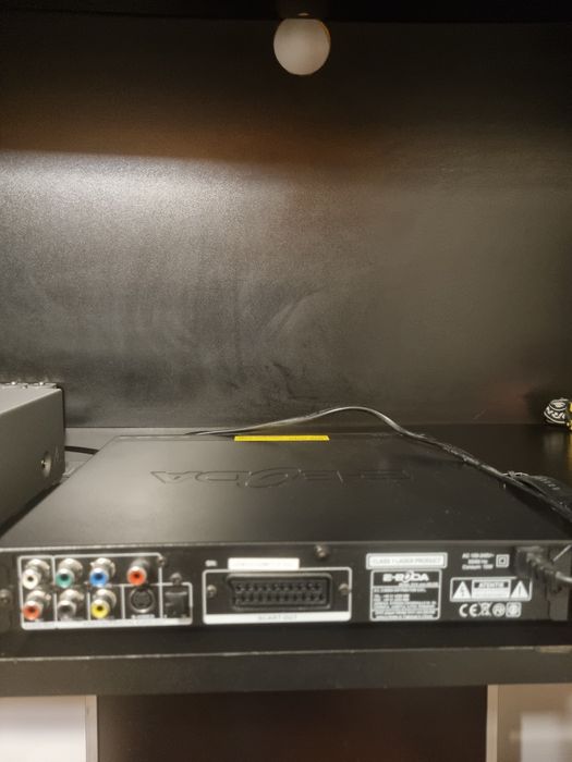 DVD player ,cu putine ore de functionare .