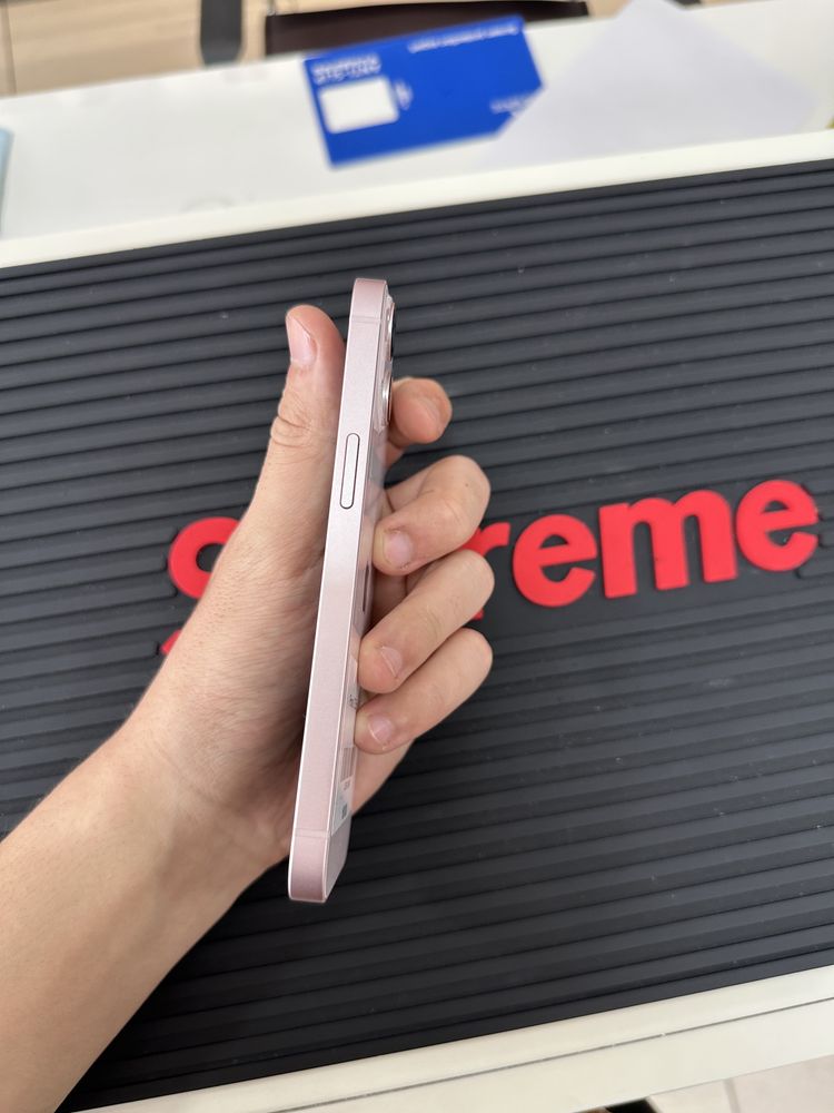 iPhone 13 в идеальном состоянии