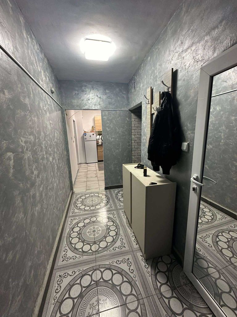 Продава се Тристаен апартамент в Търговище, Център - 90 кв.м за 1077 €/кв.м - Снимка #8