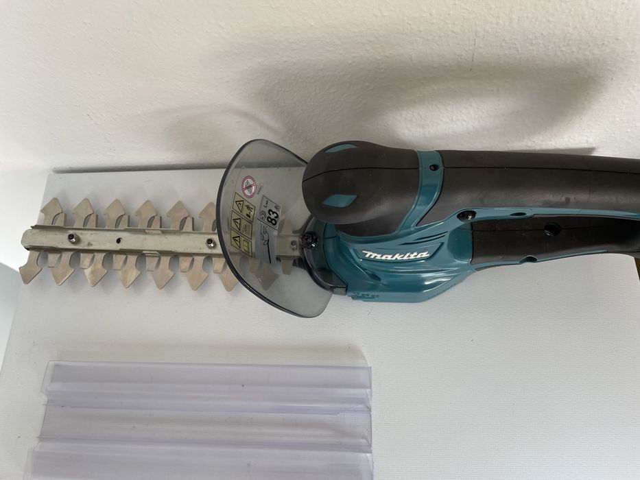 Foarfeca gard viu - Makita -12 volti
