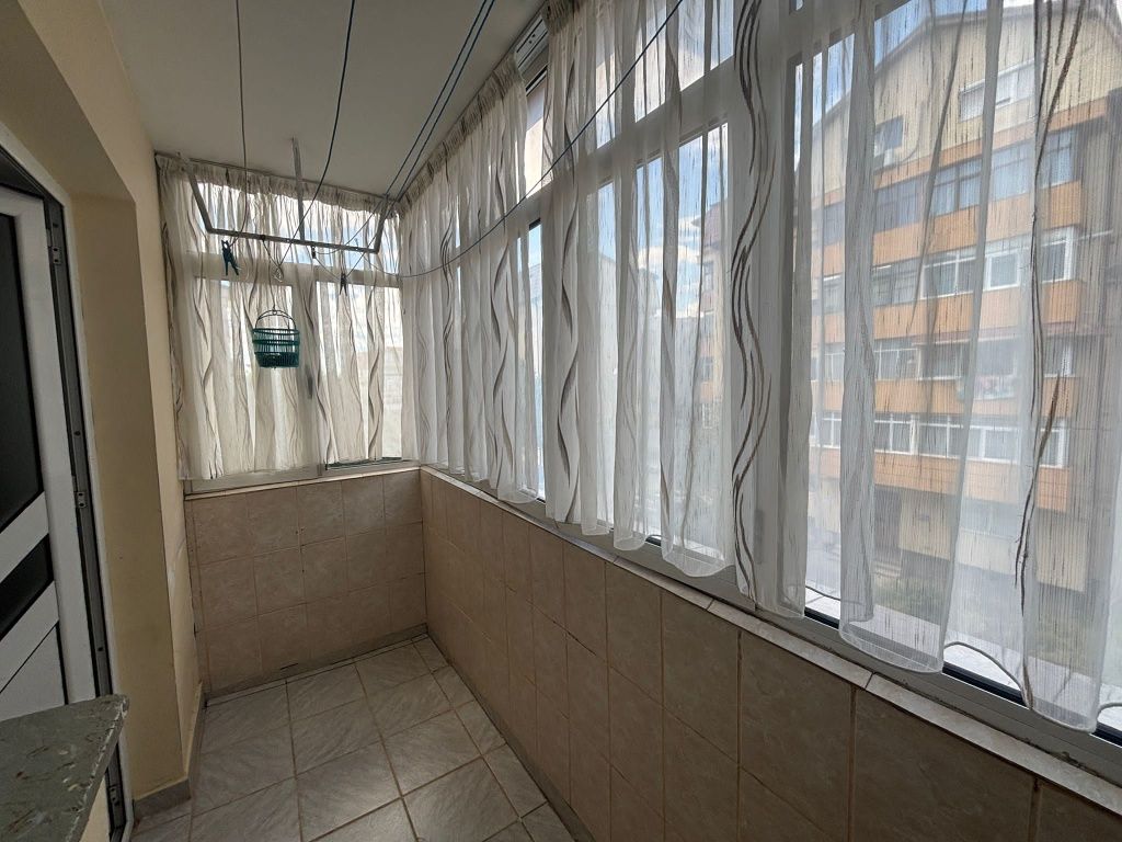 Închiriez Apartament