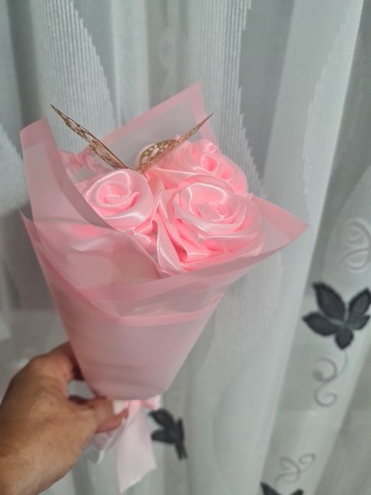 Вечни сатенени рози