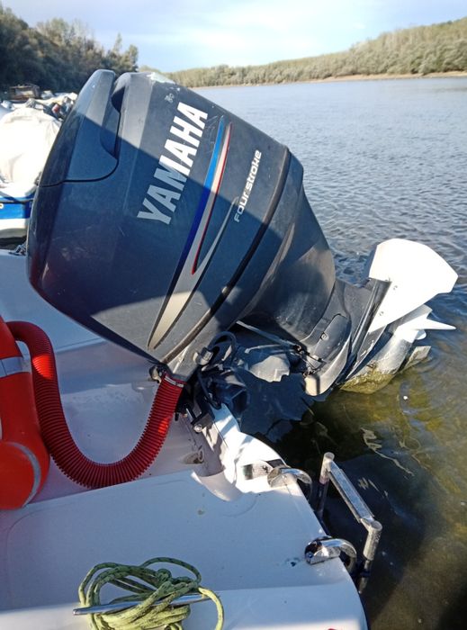 Barcă cu motor Yamaha 80 cp injecție