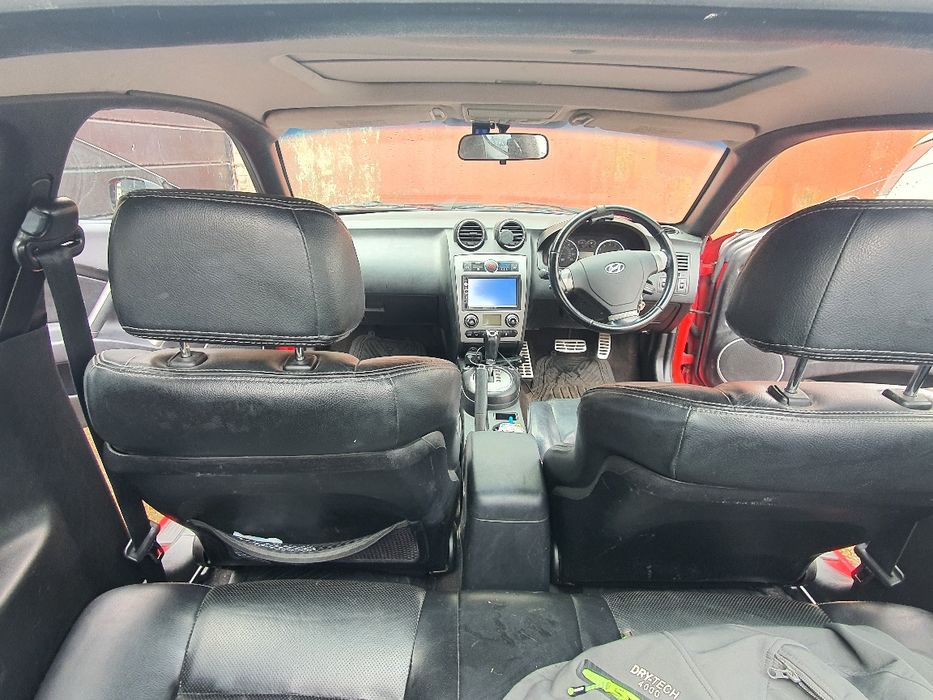 Hyundai coupe 2000cc