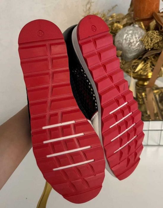 Adidași/ pantofi sport TOSCA BLU mărimea 39, noi nouți, 600 de lei