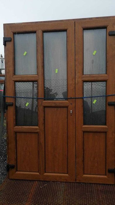 Fereste pvc noi  diferite culori si dimensiuni.