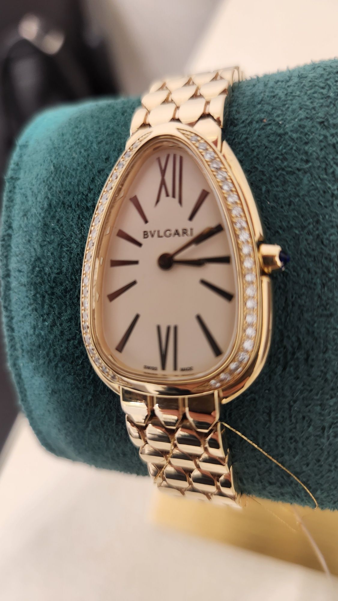 Золотые часы Bvlgari
