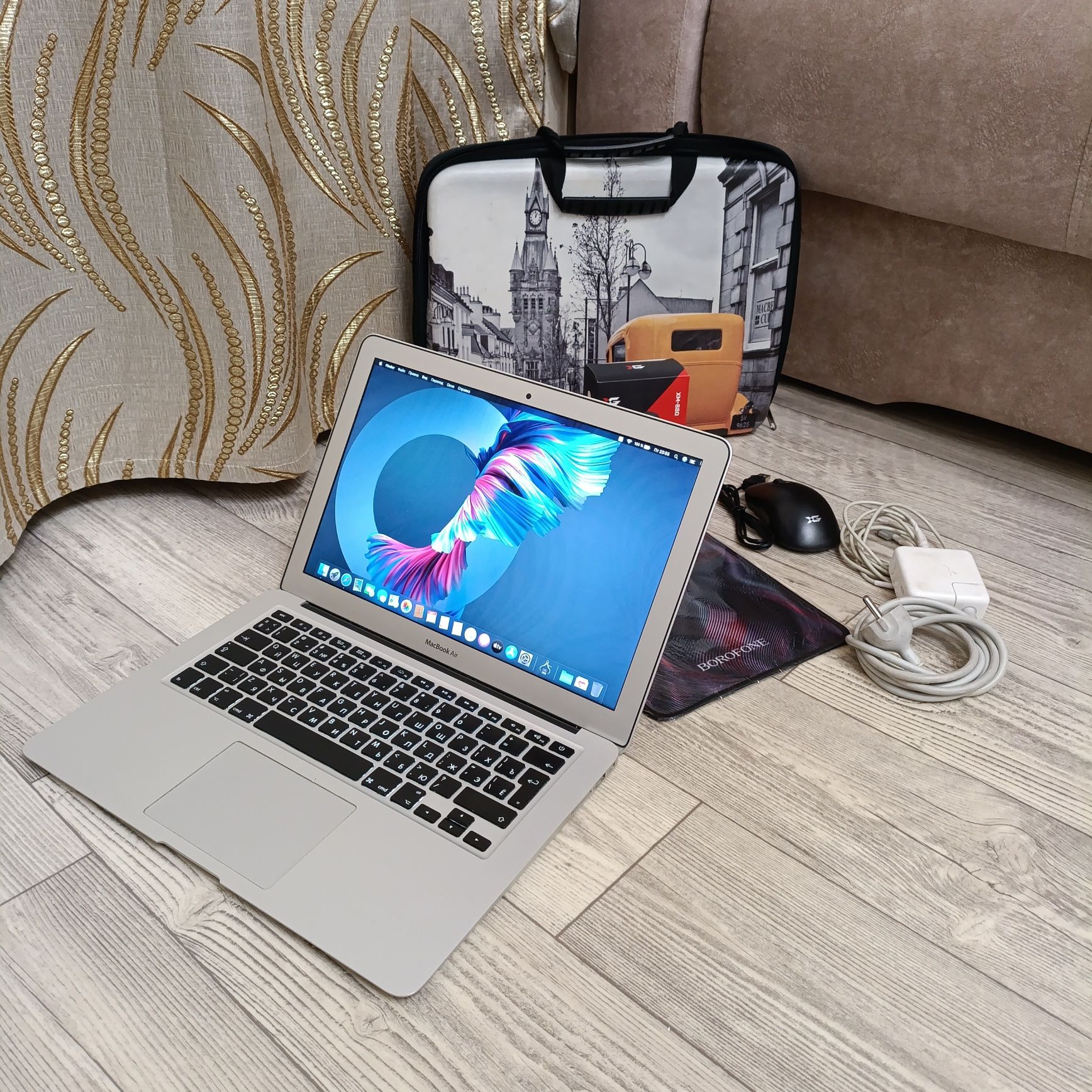 MacBook Air 13/Core i5/SSD-128GB//ОЗУ-8ГБ/Зарядка, Мышка, Сумка !