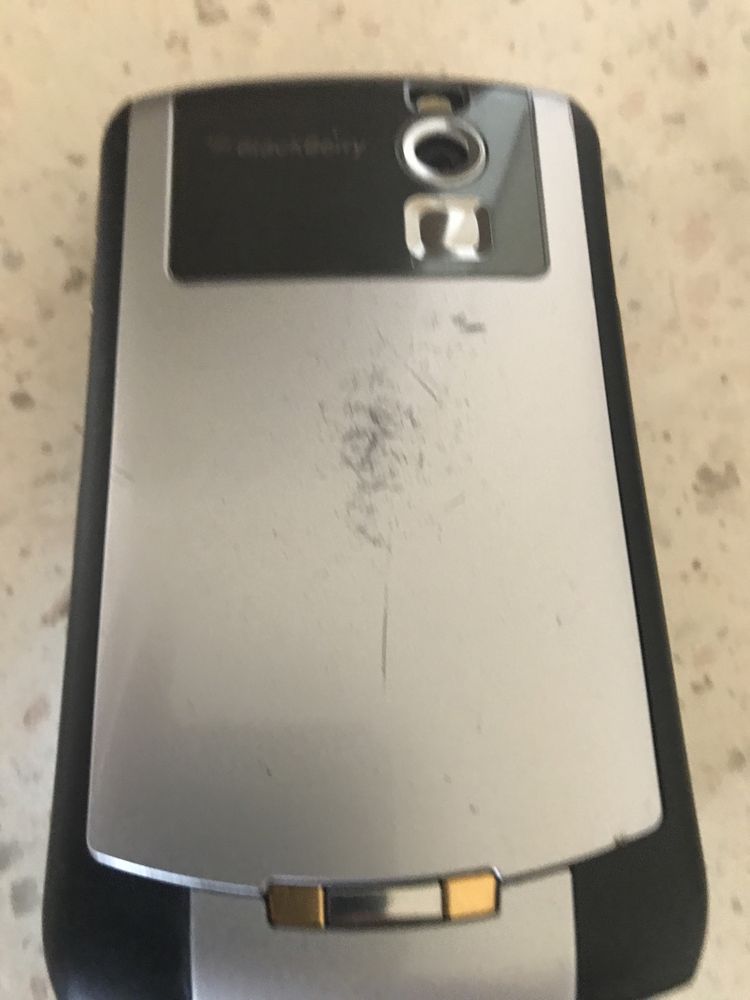 Два броя.    Блек Бери 8310 запазен